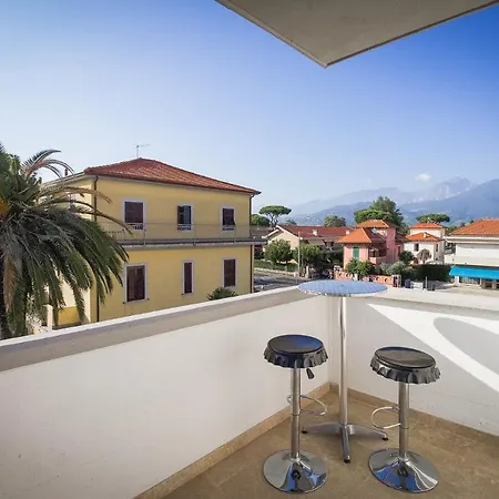 Theo Beach Family Apartment